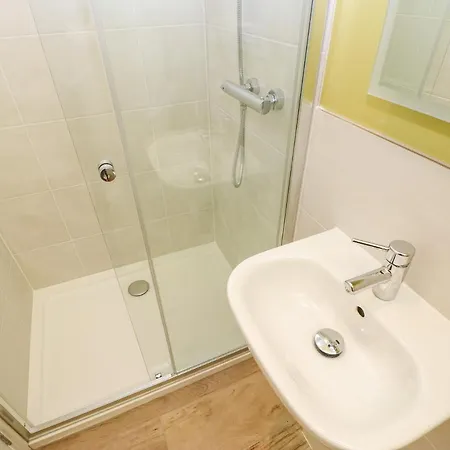 Holiday home Daisy Leyburn